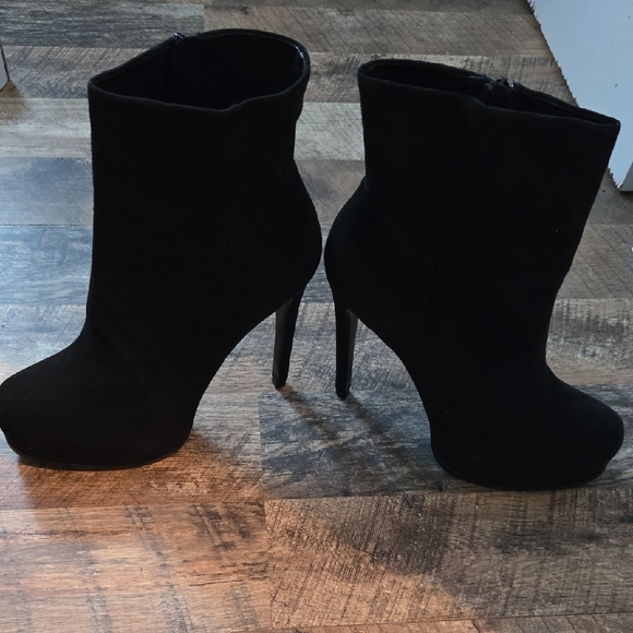 Pour La Victoire Black Heeled Boots - Picture 2 of 10